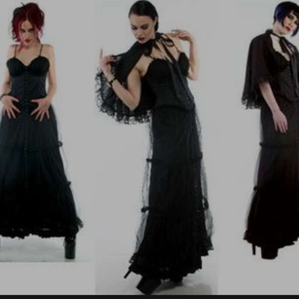 *FINAL CHANCE, LOWEST PRICE* Lip service gothic gown - Picture 5 of 5